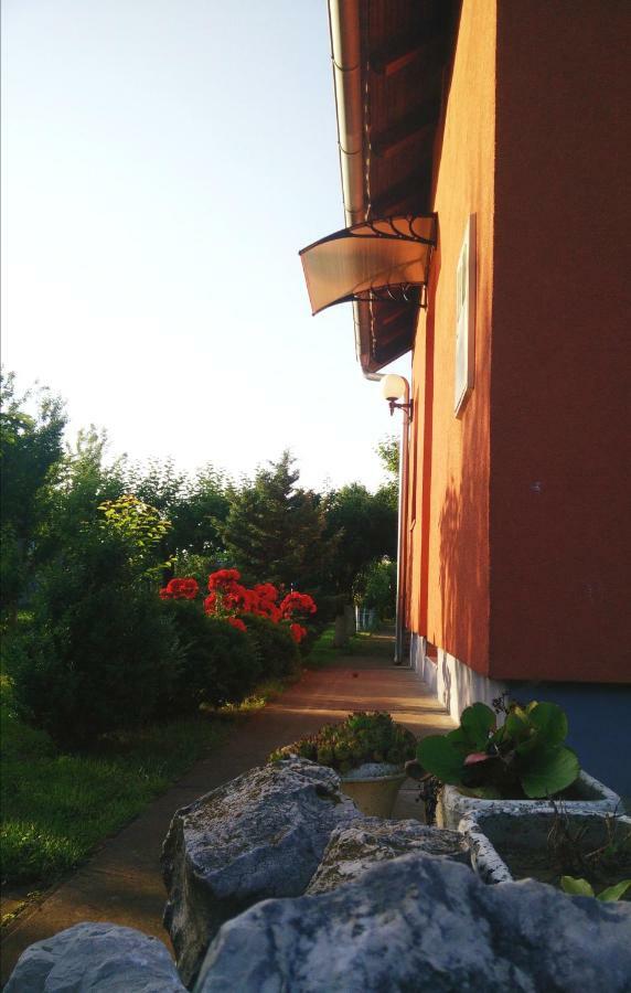 Kuca Za Odmor Mirni Kutak Vukovar Exterior photo